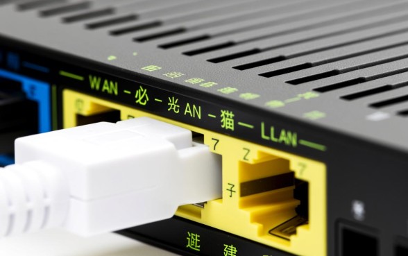 路由器应该插在猫的哪个口子下方呢